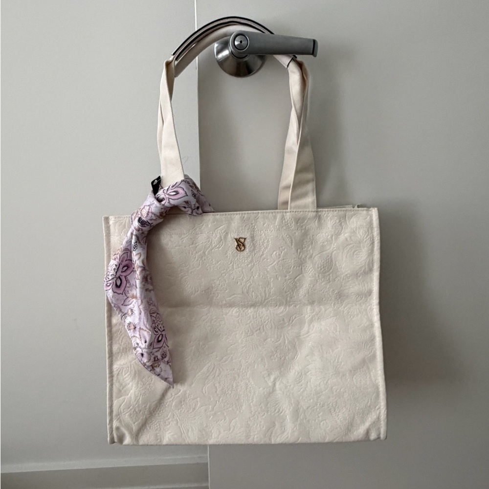 NWT Victoria’s Secret cream tote with scarf